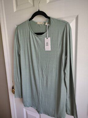 Tasc Performance Jenny - SPF silky soft sun protection tunic top - NWT - size M